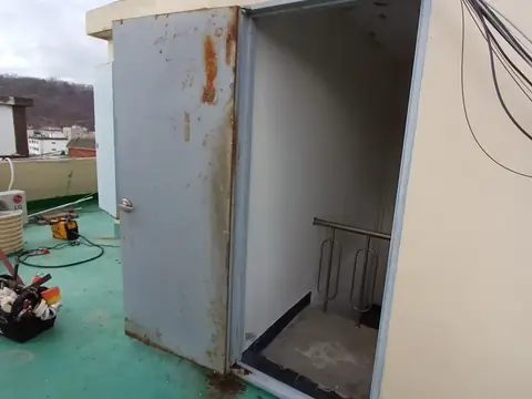 철문레일 교체 현장 사진 1