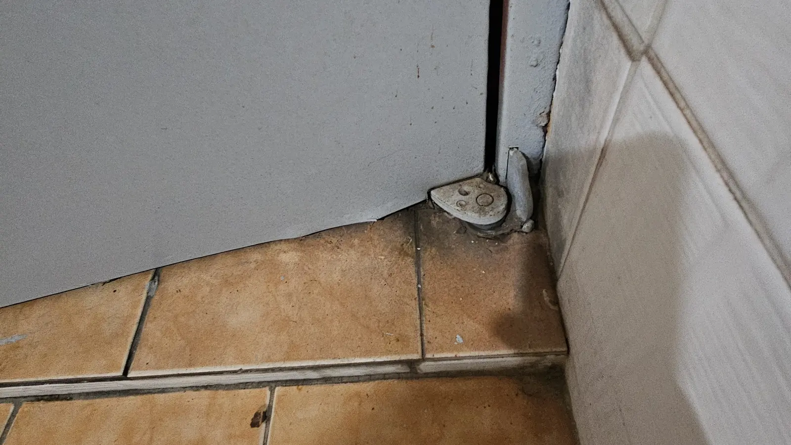 겨울철 철문관리 시공 현장 사진